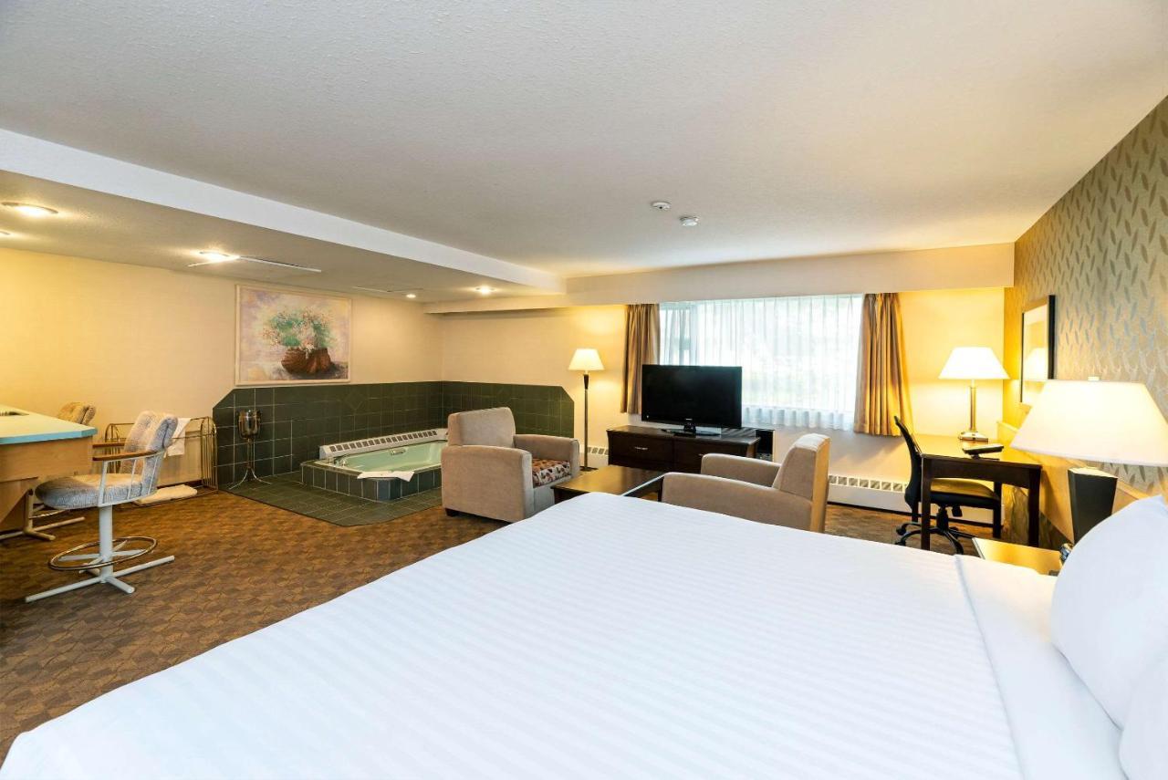 Prestige Riverside Lodge Кенель Экстерьер фото